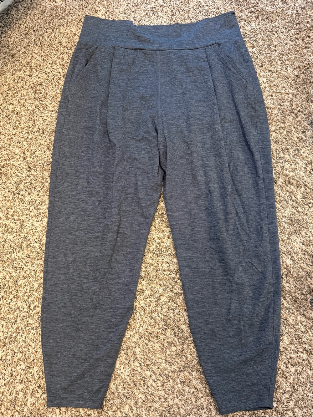 Vuori Women’s Heathered Charcoal Joggers